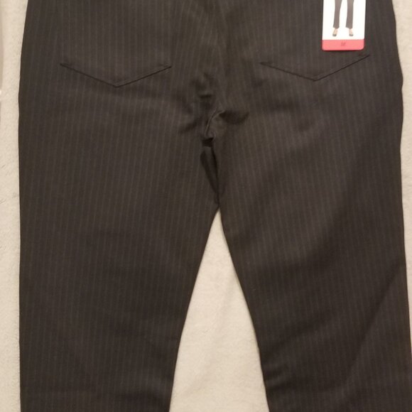 NWT-DKNY Jeans Ladies' Straight Leg Ponte Pants w/Back Pocket, Black Stripe, Med - Picture 6 of 8